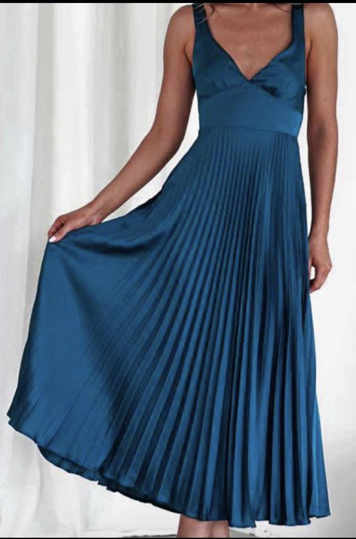 Pleated backless mid-length dress