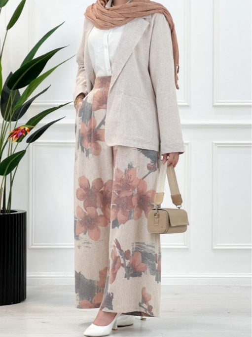 Beige long-sleeved blazer and printed trousers set