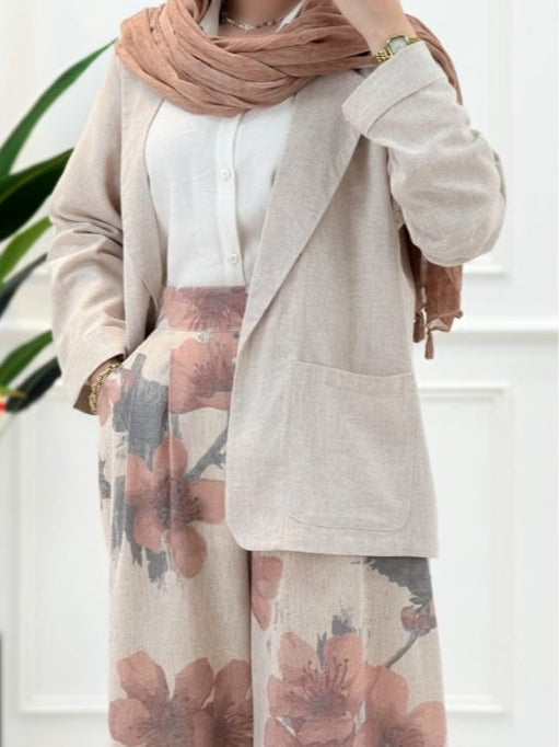 Beige long-sleeved blazer and printed trousers set