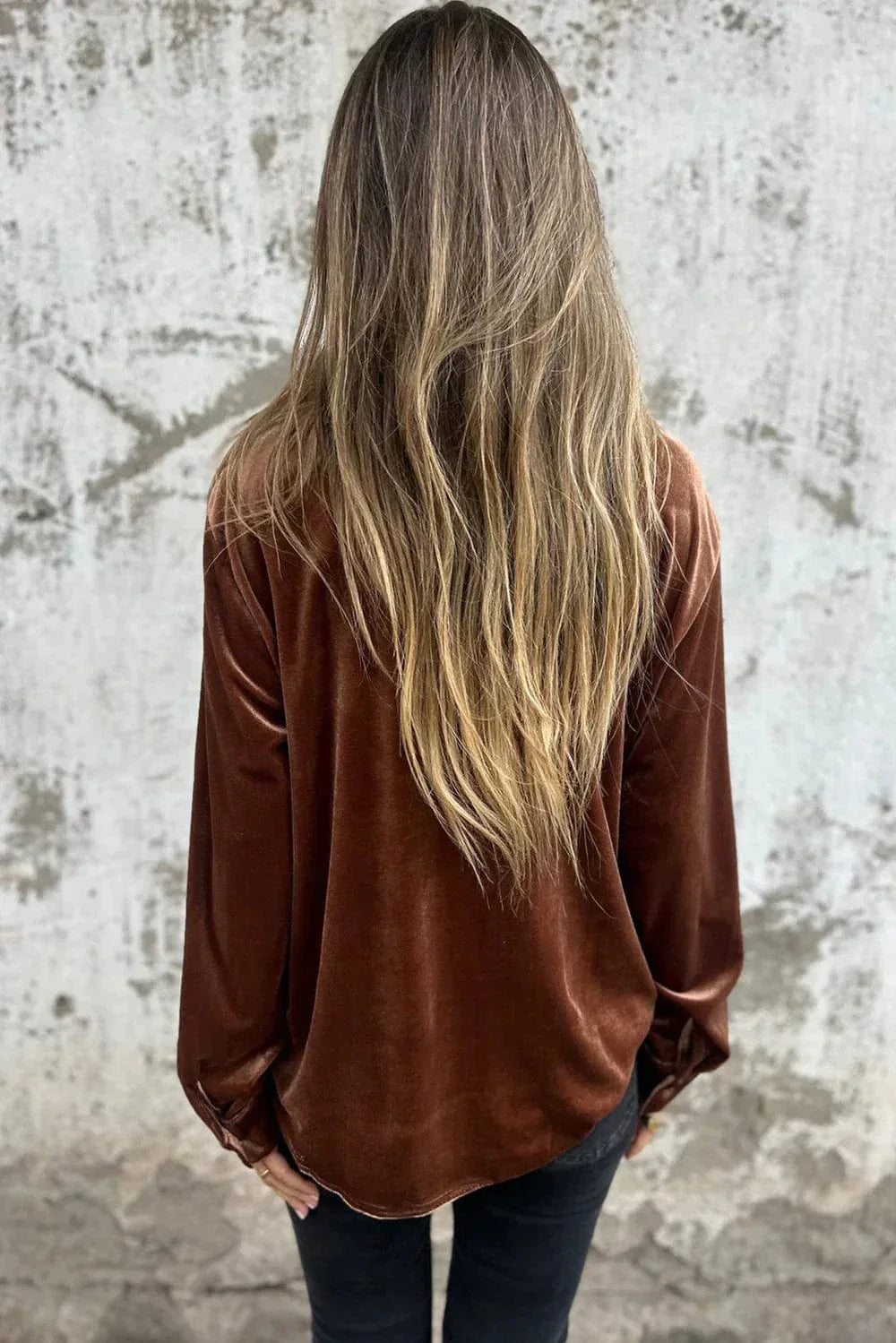 Amaryllis – Elegant and trendy velvet blouse
