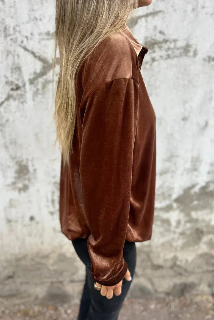 Amaryllis – Elegant and trendy velvet blouse